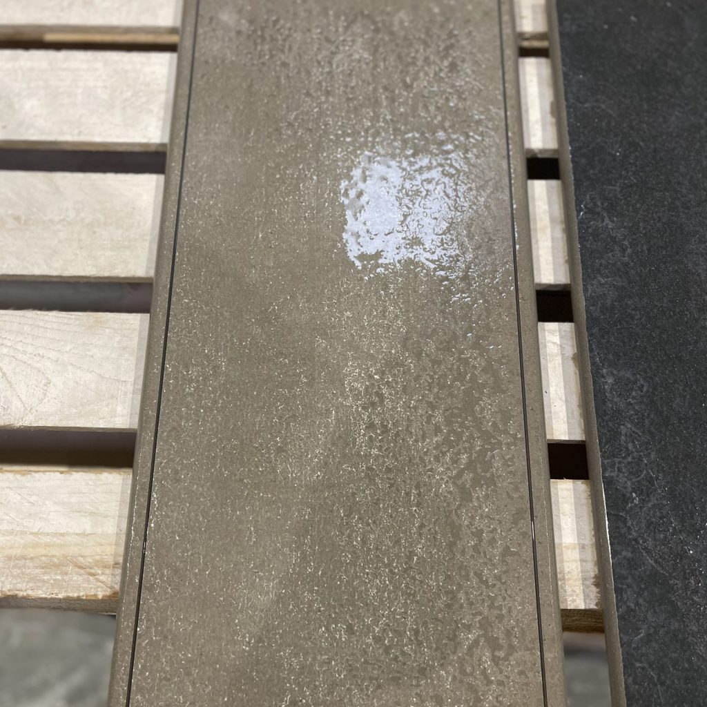 Couvertine en demi-rond et goutte d'eau